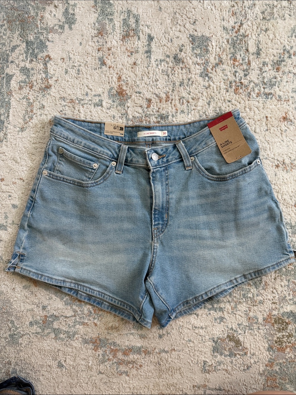 NWT Levi's A-line shorts size 30